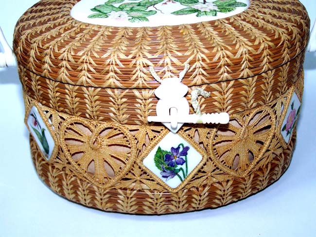 An Exquisite MATTAPOISETT Basket by the leading artist in the field Kathy Campbell — image 2